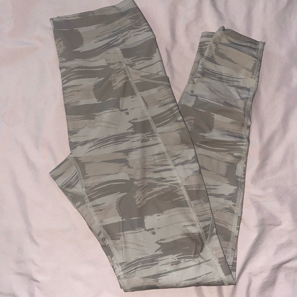 Alphalete Surface camo pocket legging